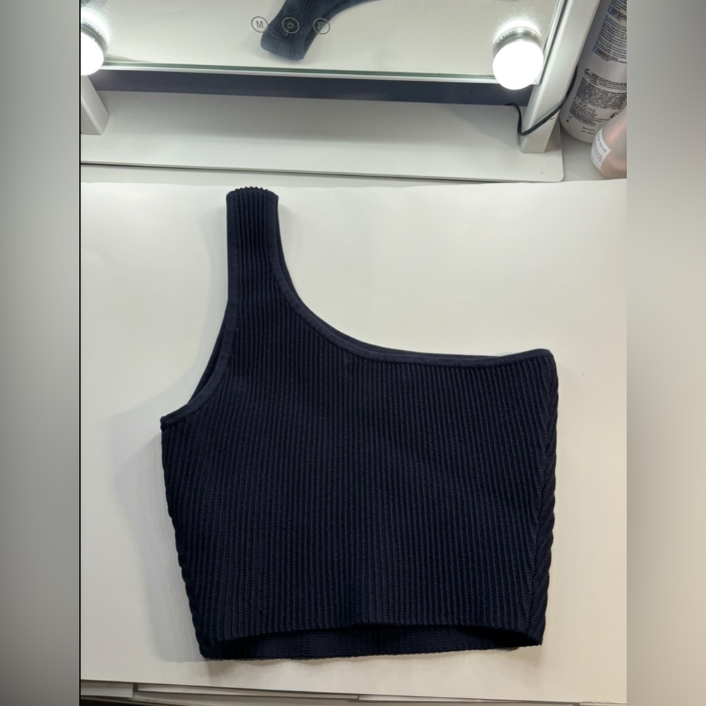Brand new Aritzia babaton 2XS